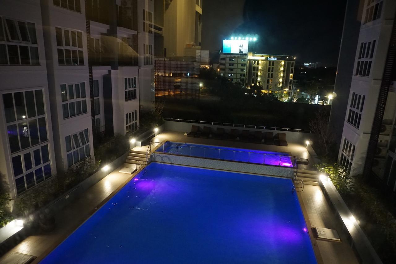 Pool View Room The Prio Chiang Mai Exterior photo